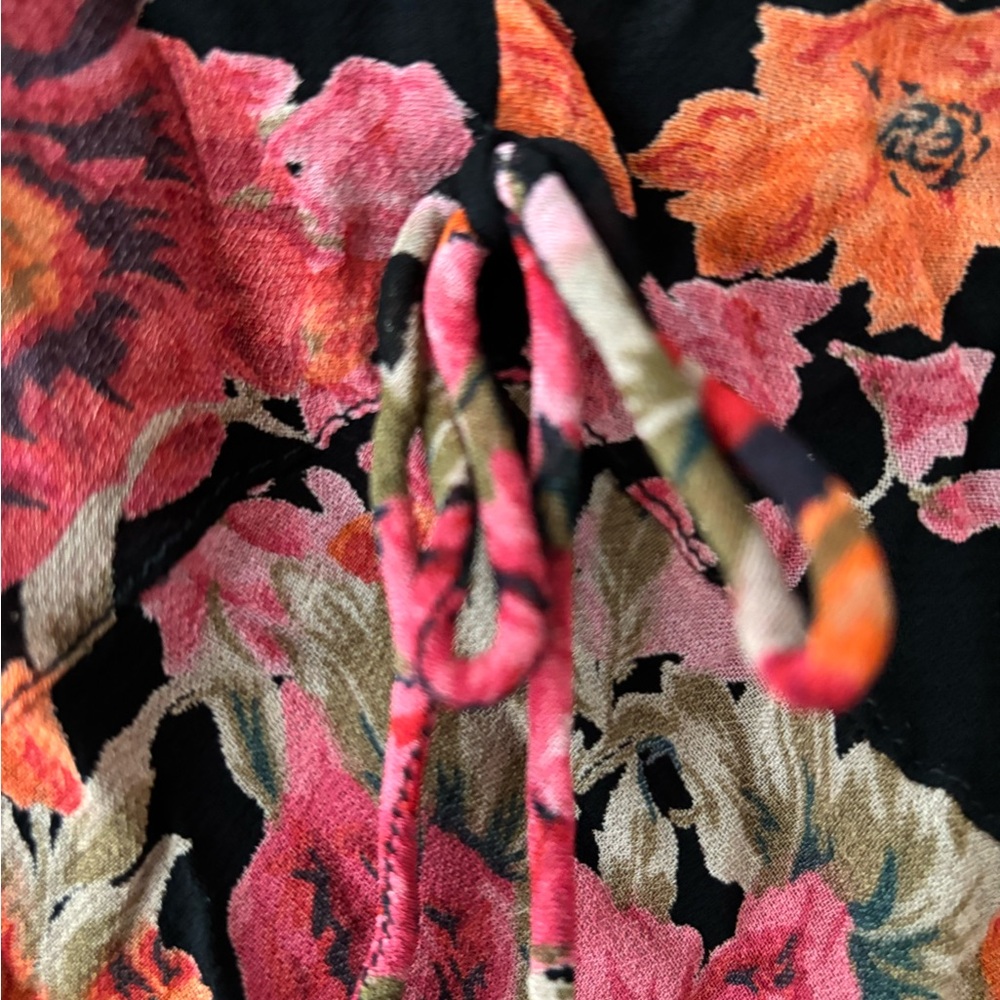 NWOT floral rayon crinkle midi dress red floral rose asymmetrical flouncy Vneck - Picture 4 of 8